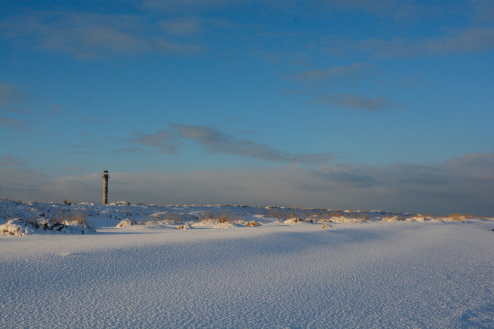 Harilaiu tuletorn Vilsandi rahvuspargis talvel lume sees
