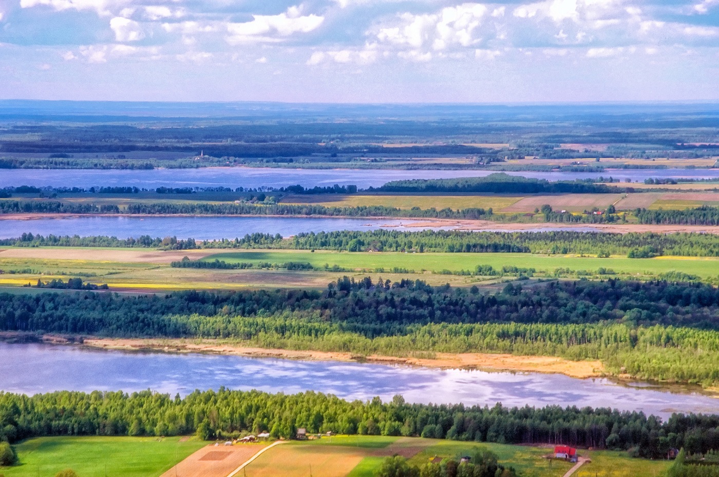 Пейзаж Вооремаа с озерами. Фото: Арне Адер