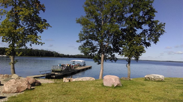 a small ferryboat in Saadjärve